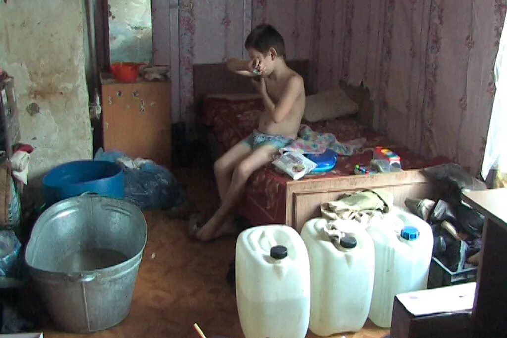 Неблагоприятные бытовые условия. Социально неблагополучные семьи. плохие социально бытовые условия. дети живущие в плохих условиях.