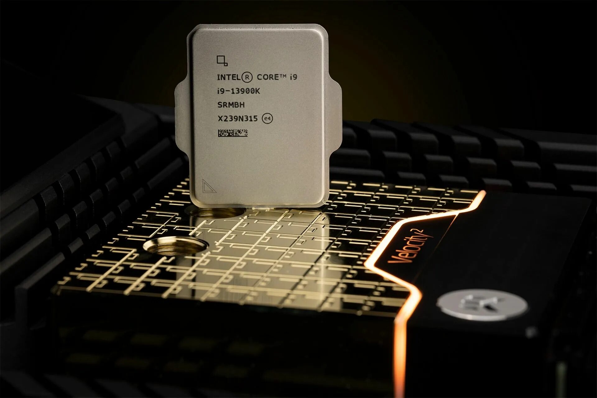 Amd threadripper 3990x без крышки. Чипы памяти после майнинга. Direct die. Direct die. Процессор без крышки.