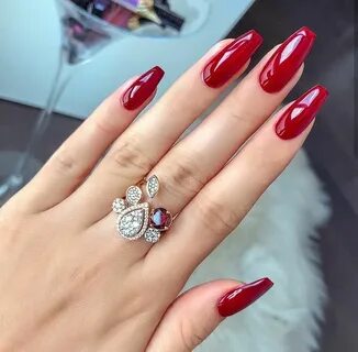 Красный маникюр на длинные ногти