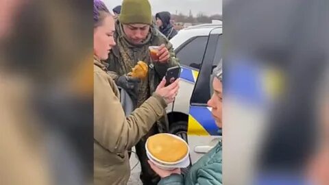 Помогать украинцам
