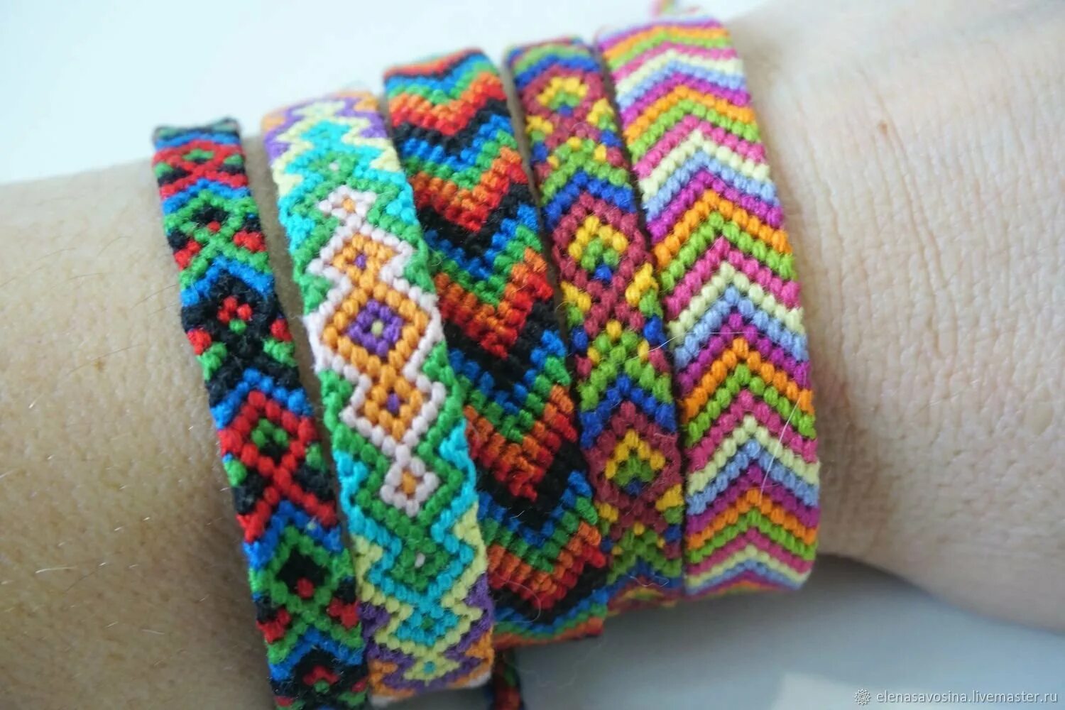 Фенечки из мулине. Плетеные браслеты из мулине. Фенечки. Браслеты из мулине. Красивые фенечки.