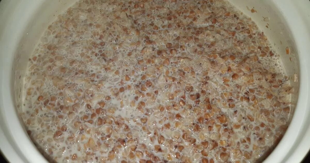 Молочная гречневая каша на молоке. Гречневая каша на молоке. Как приготовить гречневую молочную. Гречневая каша на молоке. Гречневая каша с молоком.