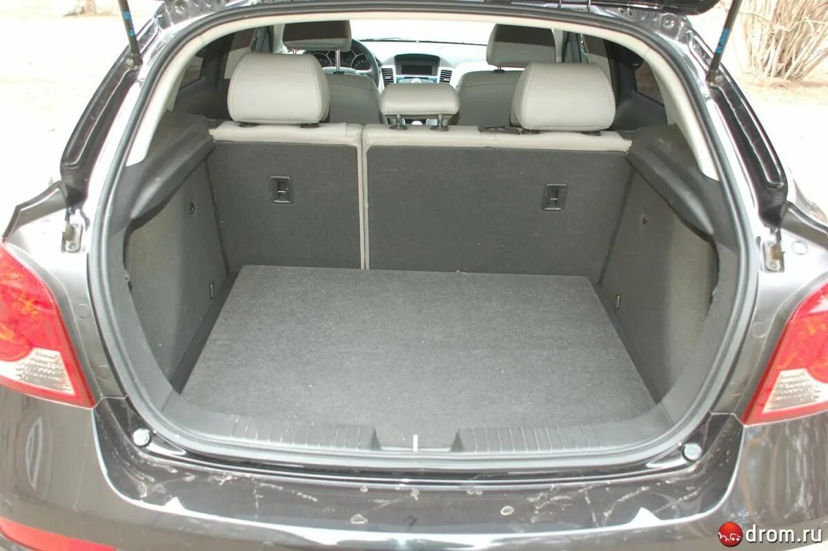 Шевроле круз хэтчбек багажник. 8 универсал багажник. Chevrolet cruze габариты багажника. Chevrolet cruze органайзер в багажник. Размеры багажника круз.