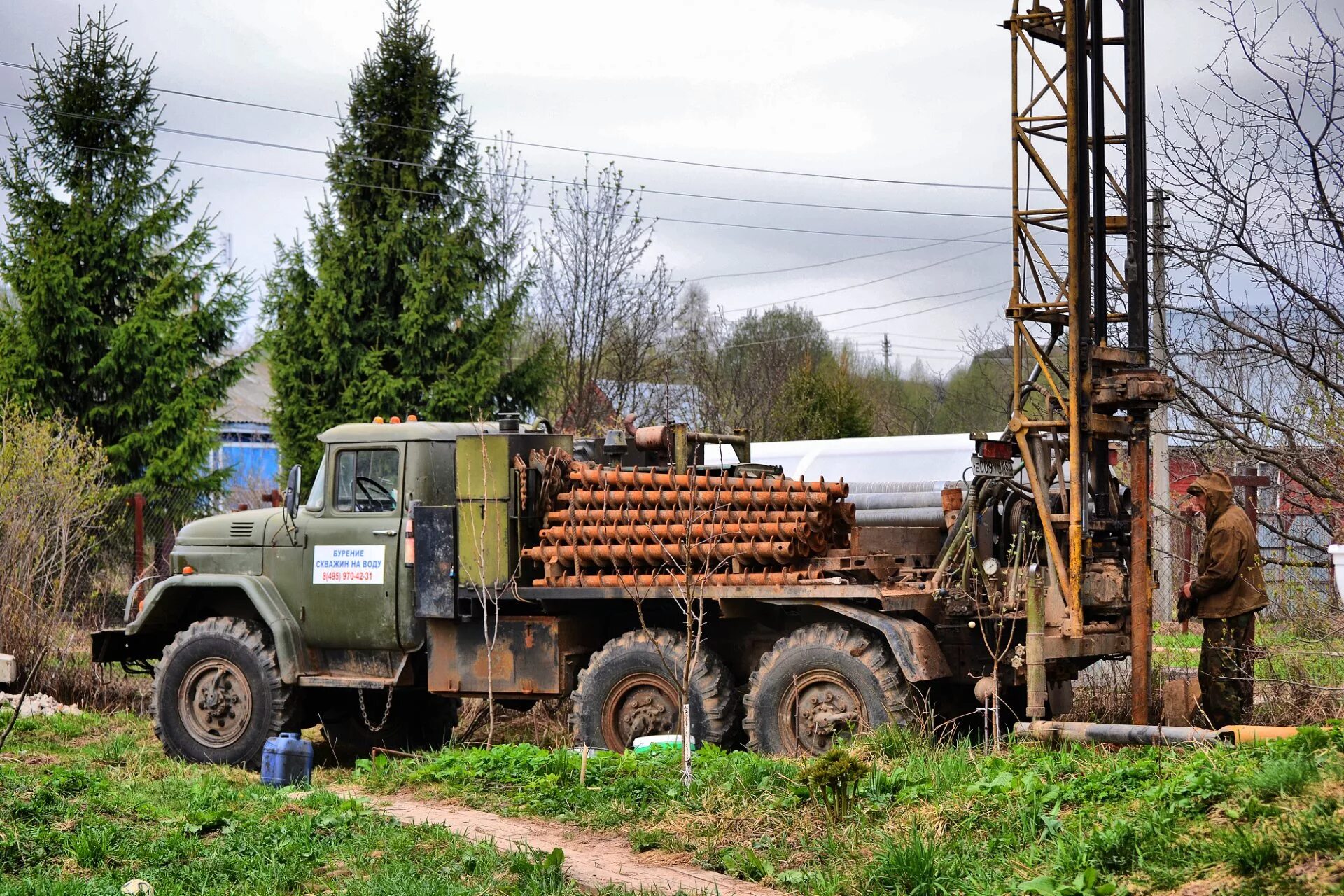 Буровая машина скважина. ЗИЛ 131 буровая УРБ 2 5а. КАМАЗ бурилка скважин. Буровая машина УРБ 2дз. УРБ 2.5 КАМАЗ.