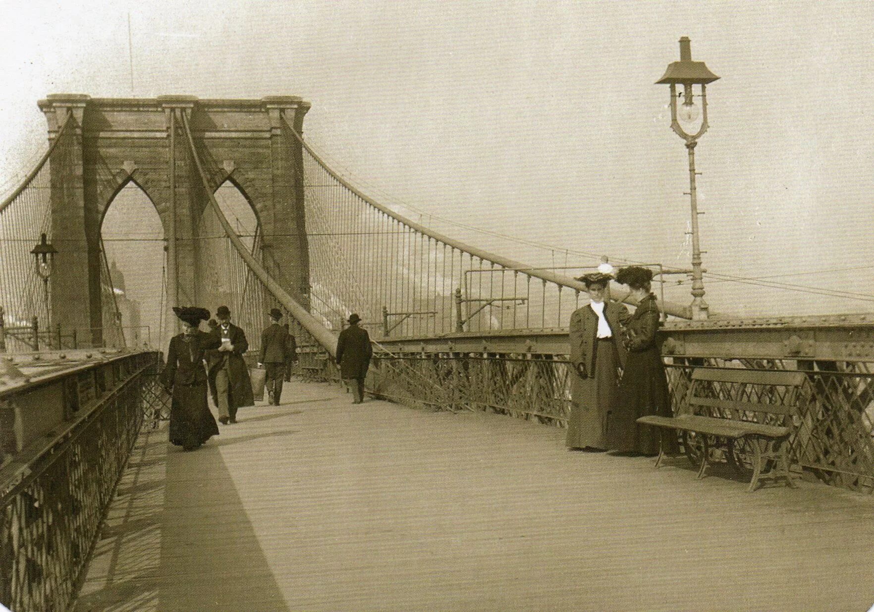 В конце 19 века городах появились. Бруклинский мост в Нью-Йорке 19 века. Джон Реблинг Бруклинский мост. Бруклинский мост в 19 веке. Бруклинский мост в начале 20 века.
