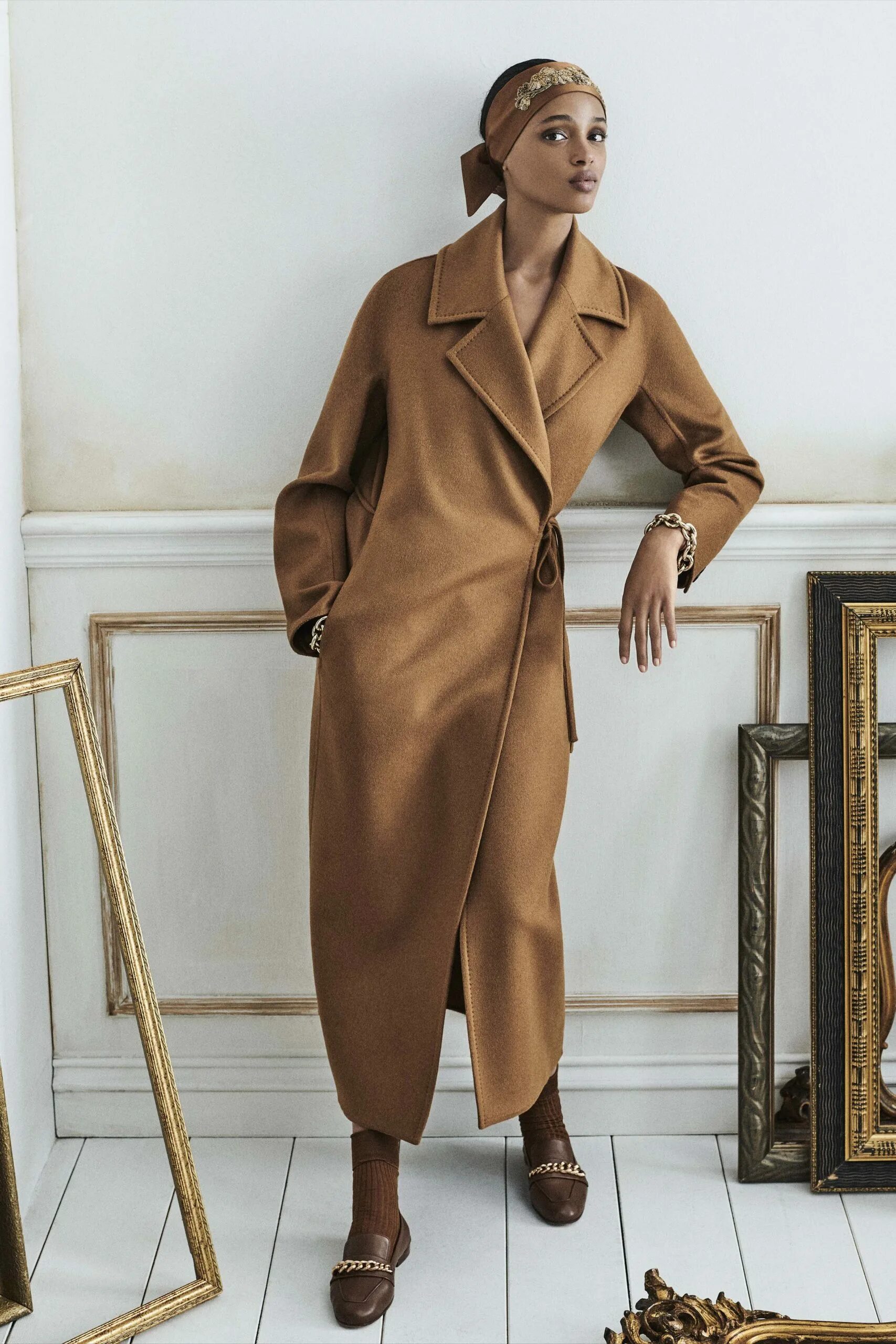 Max collection. Пальто Max Mara 2021. Max Mara коллекция 2020-2021. Max Mara 2021 2022 осень.