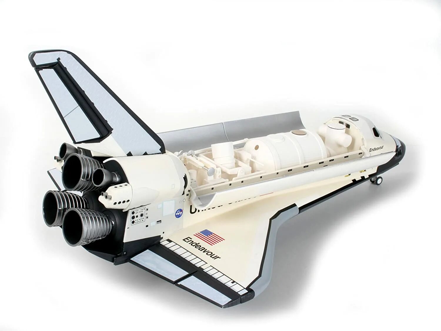 Shuttle отзывы. Revell Space Shuttle Atlantis. Шаттл Атлантис Revell. Revell Space Shuttle 1/72. Сборная модель Space Shuttle Atlantis.