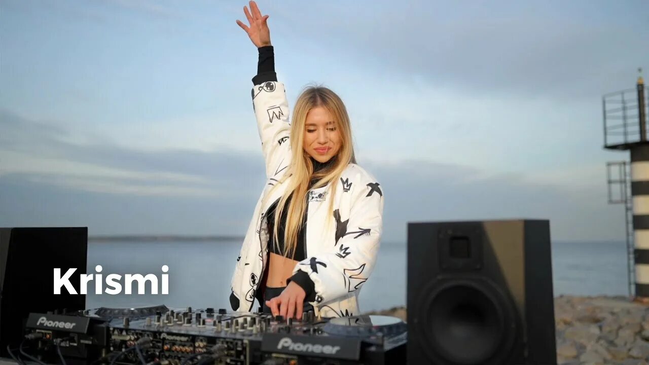 Krismi фото. Диджей крисми википедия. Krismi певица. Крисми диджей. Dj dlee.