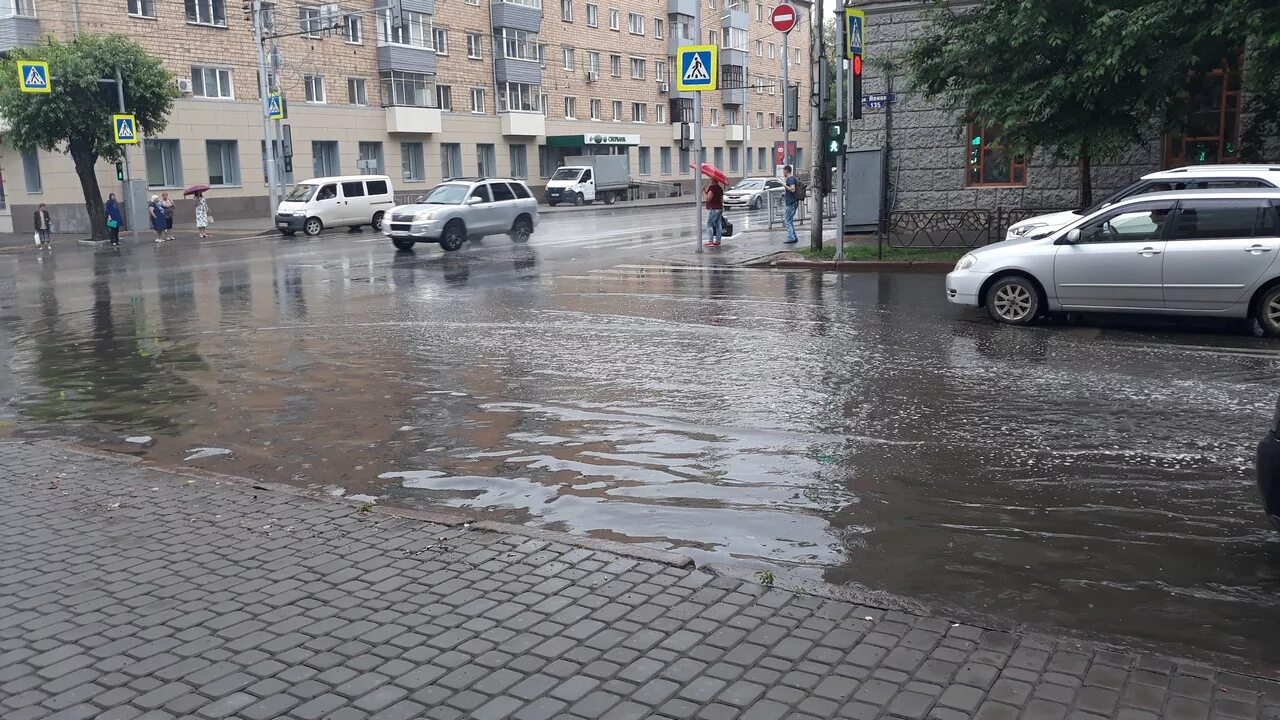 Дождь красноярск погода. Ливень в Красноярске. Потоп в Красноярске. Затопление Красноярска ливневки. Красноярск ливневые дожди.