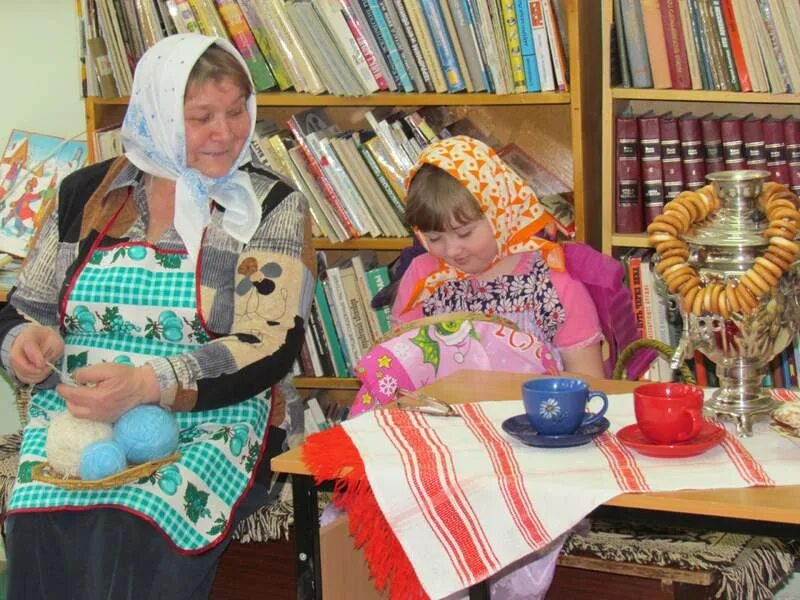 Татарская бабушка с внуками. В гостях у бабушки Загадушки. Бабушка Загадушка в гостях у детей. Фольклор бабушка Загадушка. В гостях у бабули.