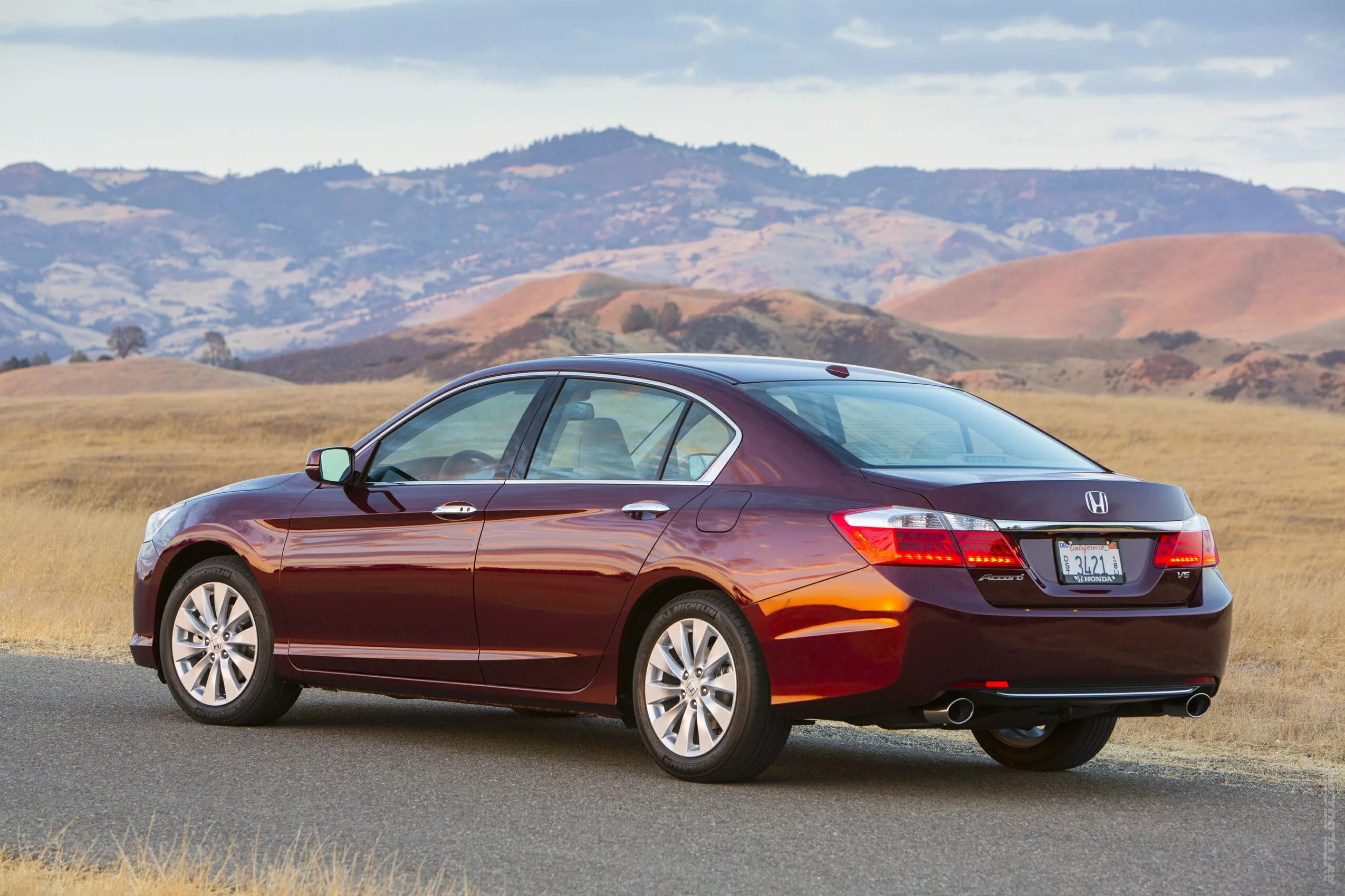 Седаны 2013 фото. Honda accord 2013. honda accord седан. honda akkord 2013. хонда седан 2013.