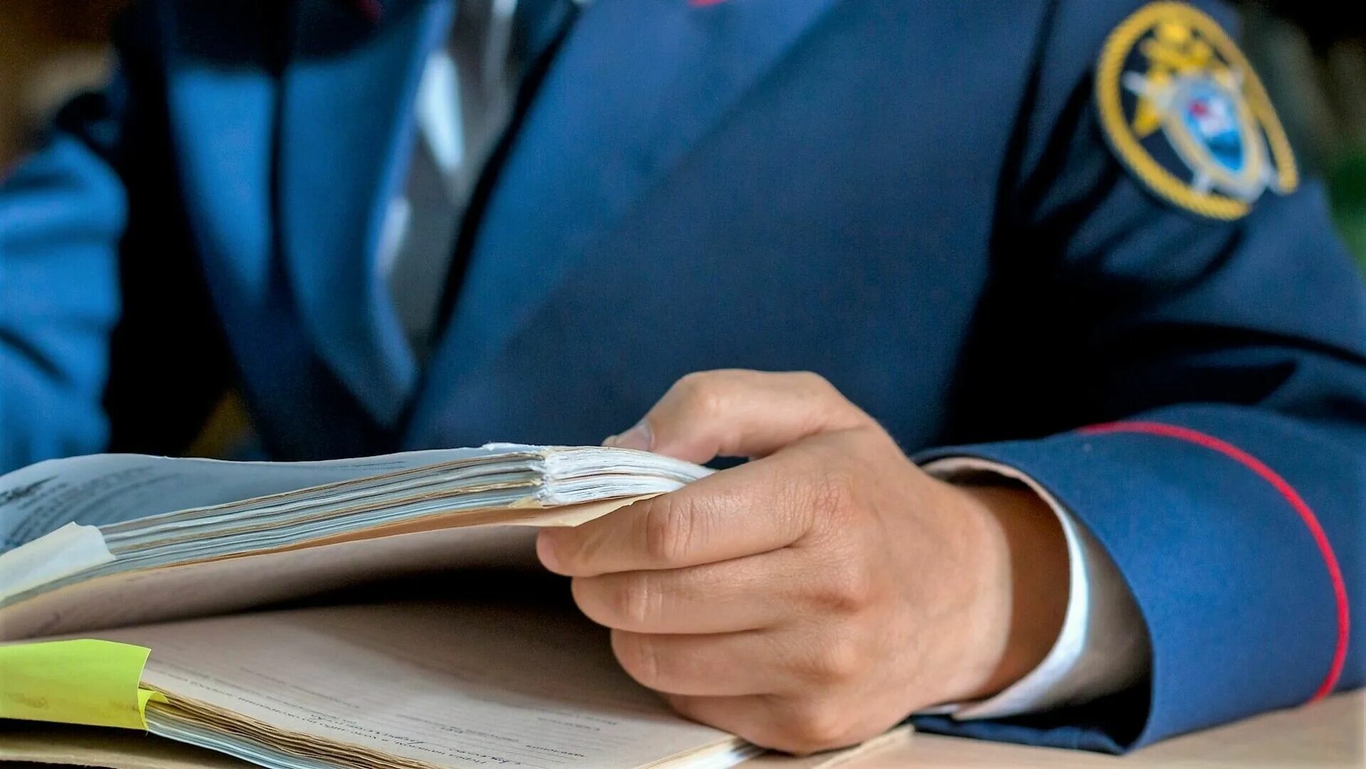 Расследование уголовного дела. Наручники тюрьма. Уголовное расследование. Следователь. Следственный комитет и органы дознания.