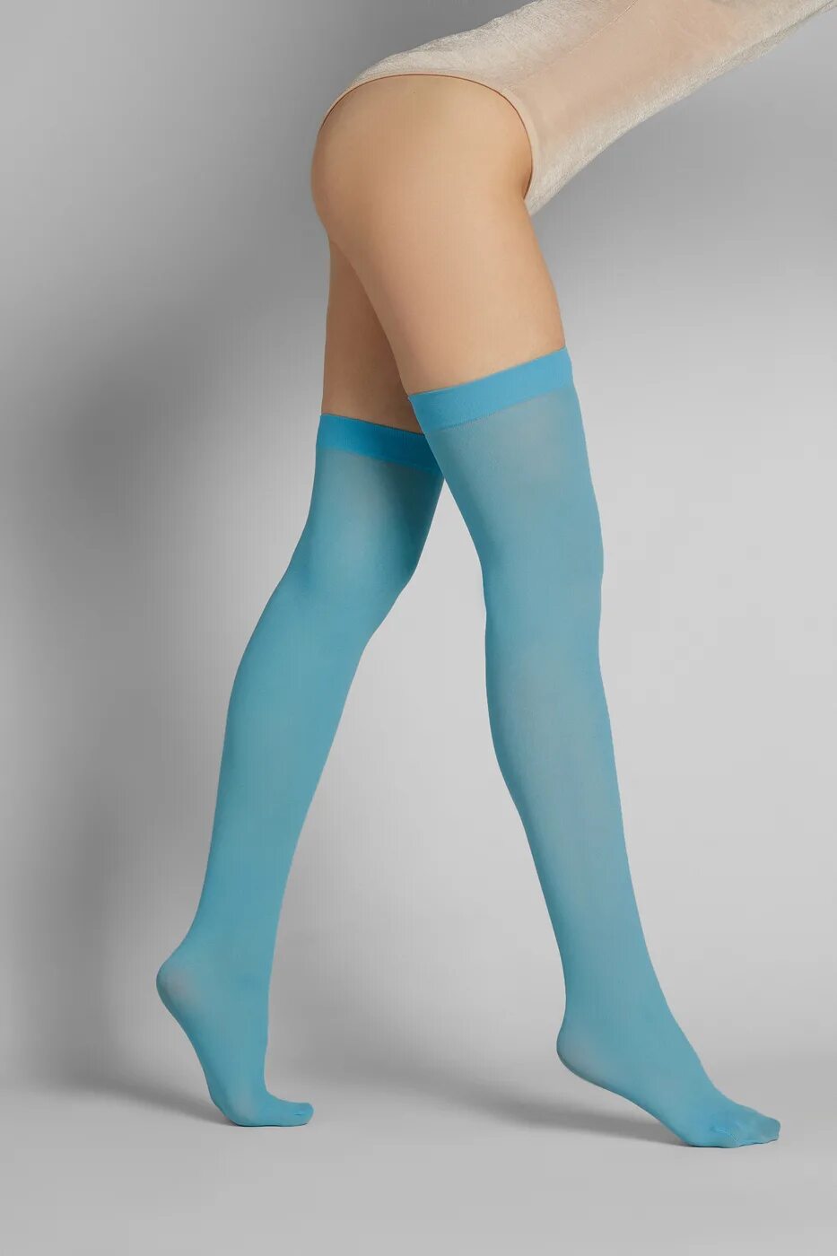 Гольфы le cabaret. Разноцветные чулки в сеточку. Синий гольф. Голубые чулки. Голубые чулки.