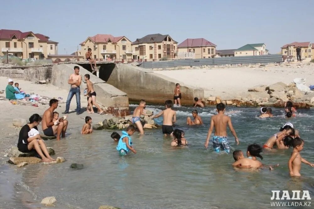 Солдатский актау. Солдатский актау. Солдатский актау. Солдатский пляж актау. Мангистауская область актау пляж.