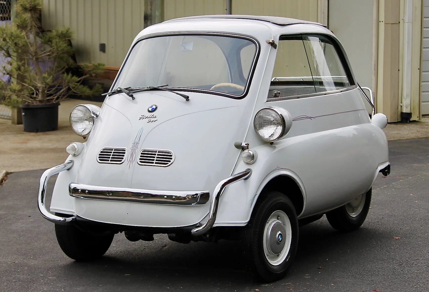 BMW Isetta 1959. БМВ 3 колесная. BMW трехколесный. Изетта БМВ 3 колеса.