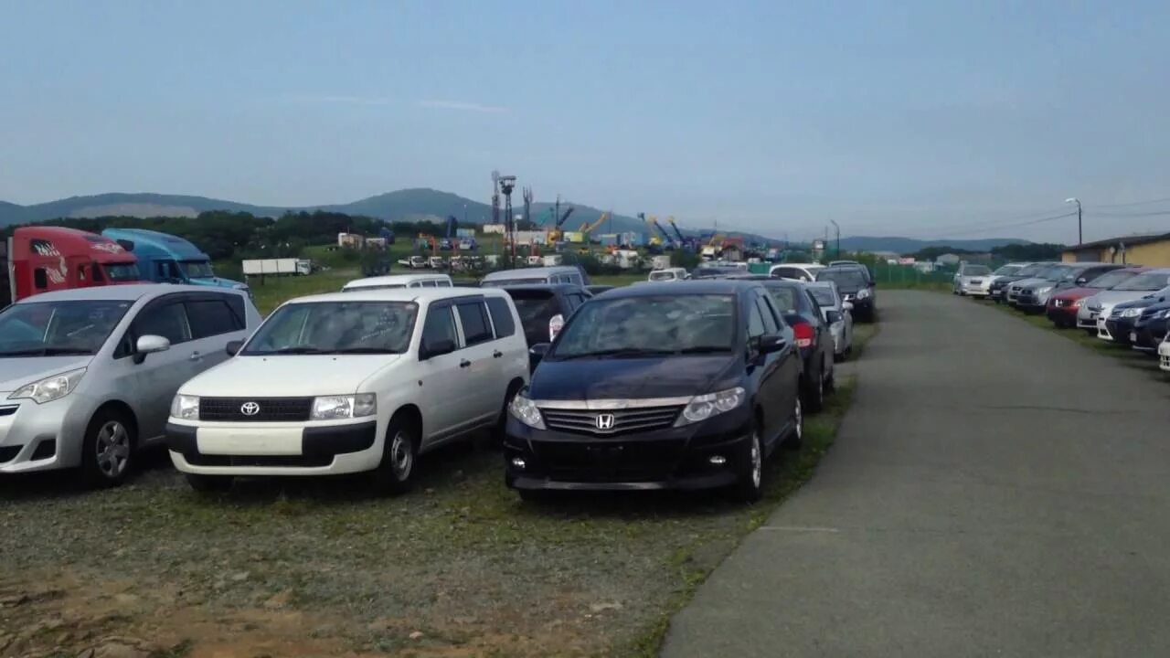 Auto ru vladivostok. Рынок зеленка во Владивостоке. Стоянка зеленый угол во Владивостоке. Тойота зеленый угол. Владивосток рынок японских авто зеленый угол.