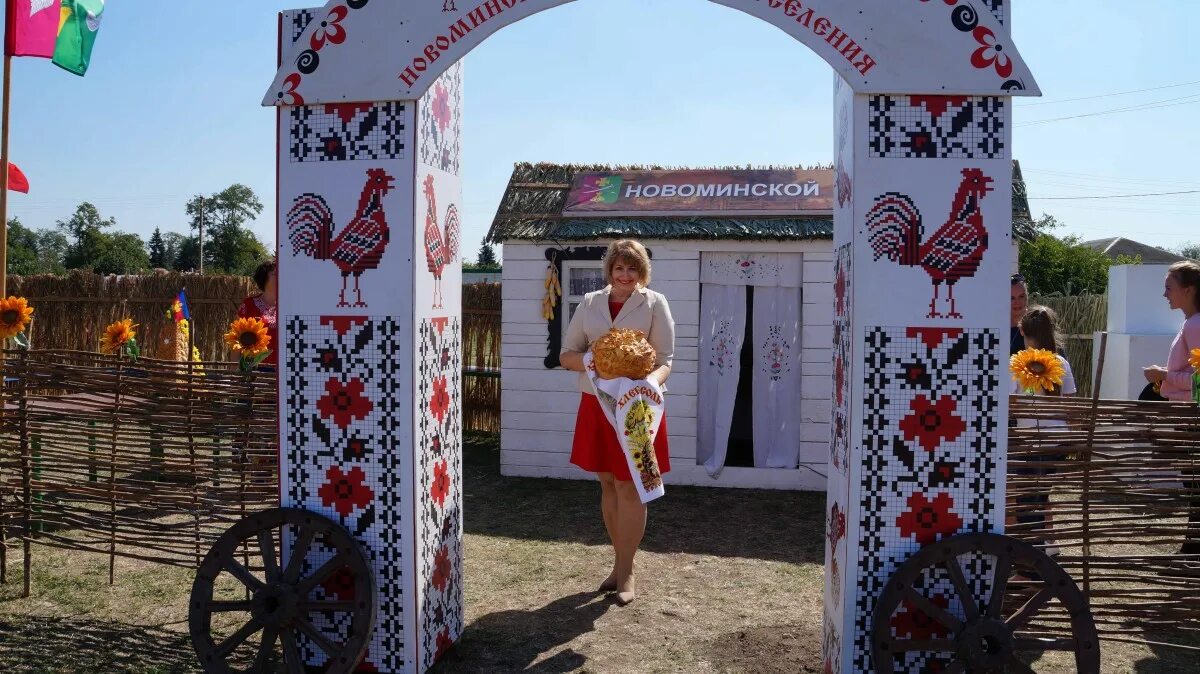 Новоминская сош. Погода новоминская на 10. Новоминское сельское поселение каневской район. Новоминская каневская. Новоминское сельское поселение каневской район.