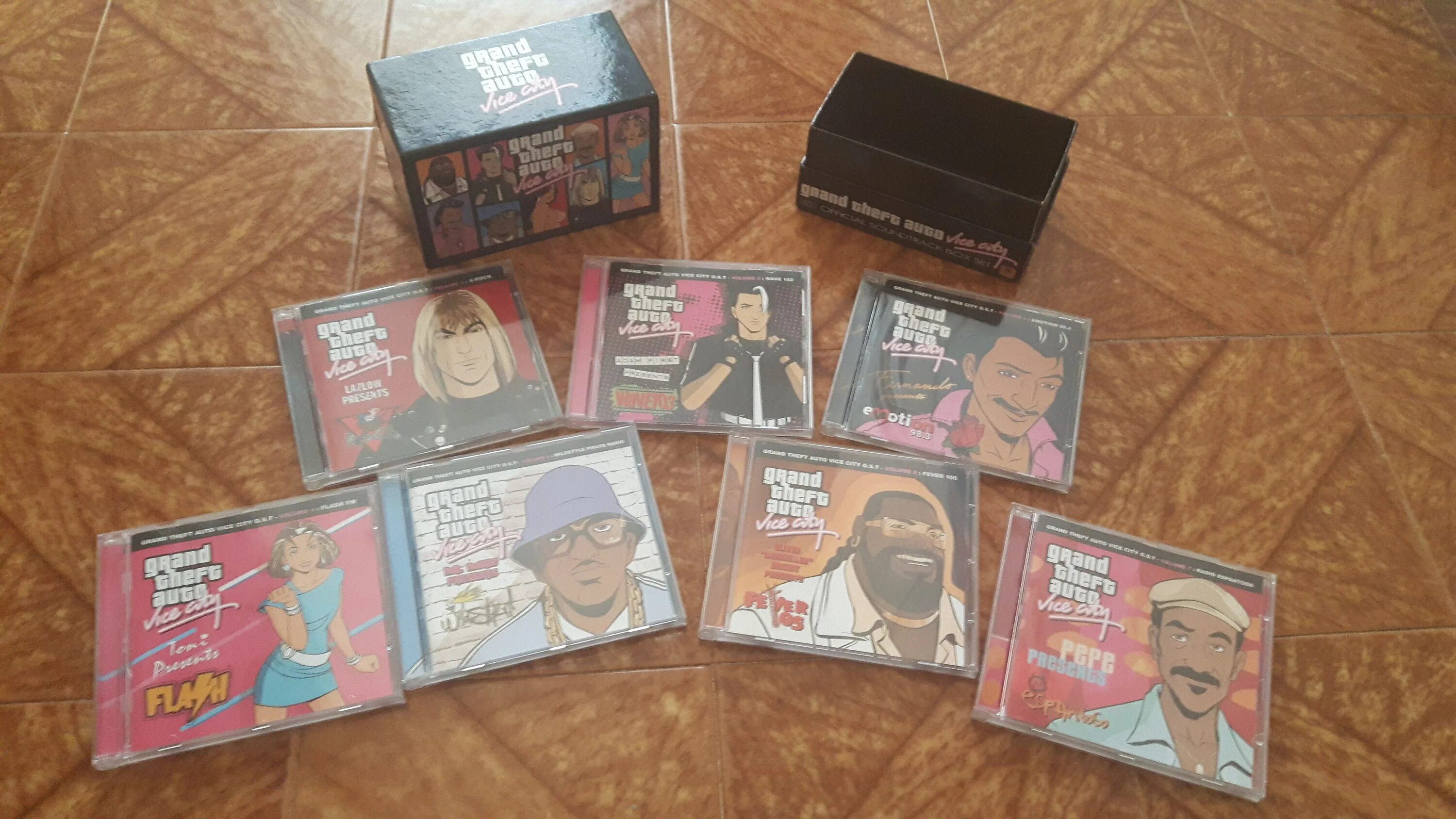 Vice soundtrack. GTA vice City Official Soundtrack Box Set (2002). GTA Soundtrack Box Set. Grand Theft auto vice City Official Soundtrack Box Set. Vice City пачка денег.