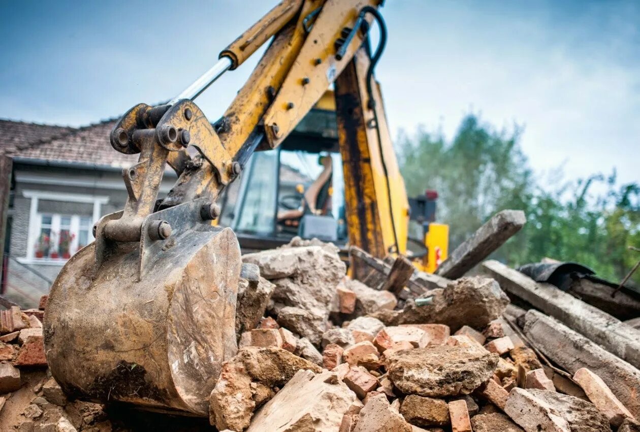 Wrong house. Самострой. Снос гостиницы интурист. Незаконные постройки сносят в москве. Снос гугл.
