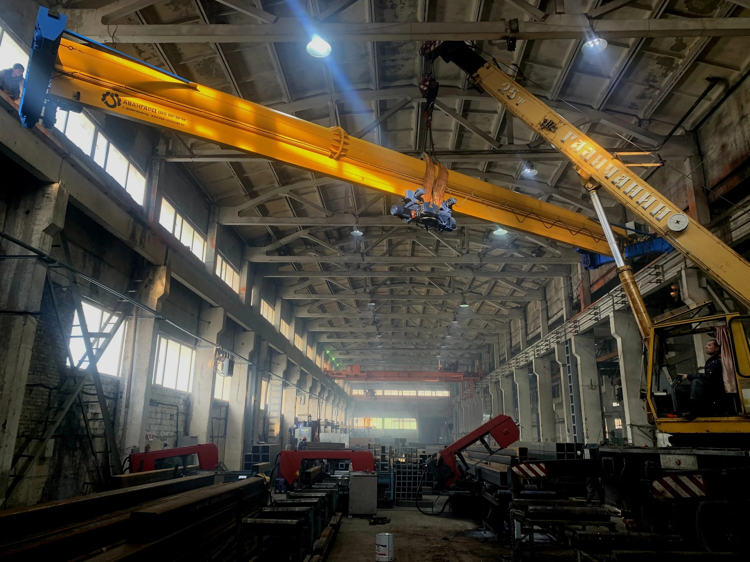 Кран мостовой двухбалочный 10т. Кран мостовой 10 т. Подвесной кран 10 тн. Мостовой кран на 40 т. Мостовой кран 21+42+21.