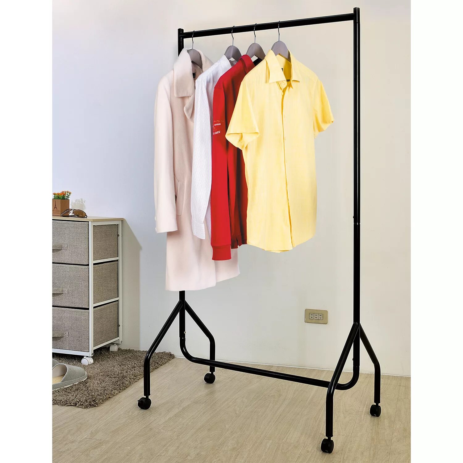 Вешалка для одежды. Гардеробная вешалка для одежды. Вешалка стойка. Идеи хранение ношеной одежды. Рейл икеа.