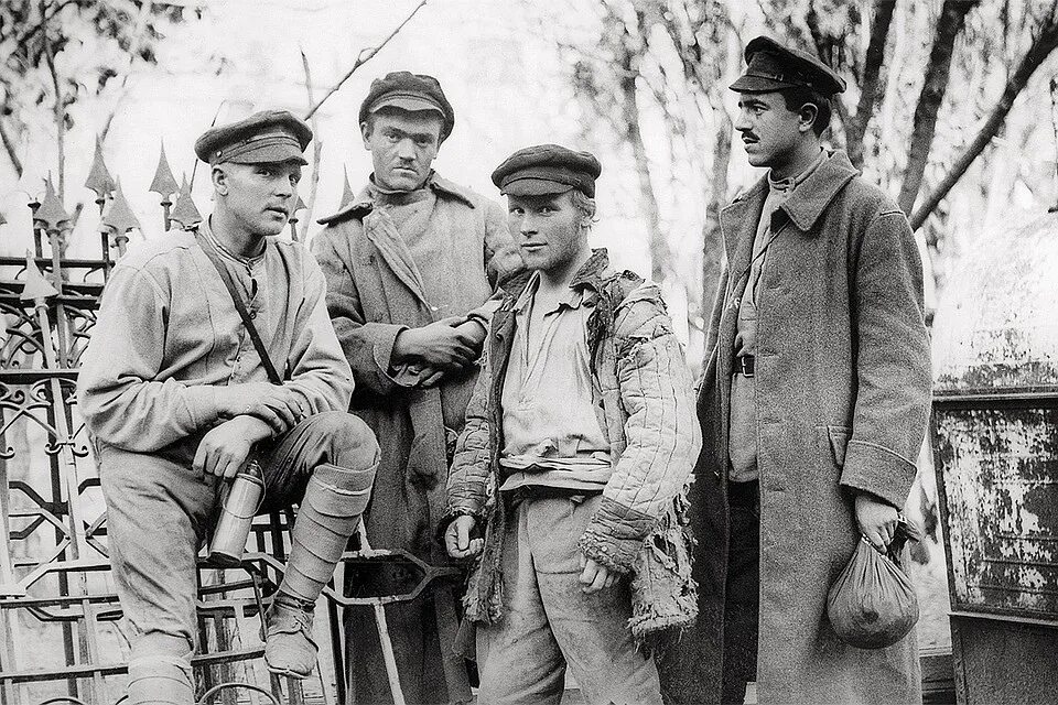 Гражданские пленные. Советские военнопленные 1942. Гражданские пленные. Пленные красноармейцы и белогвардейцы. Гражданские пленные.