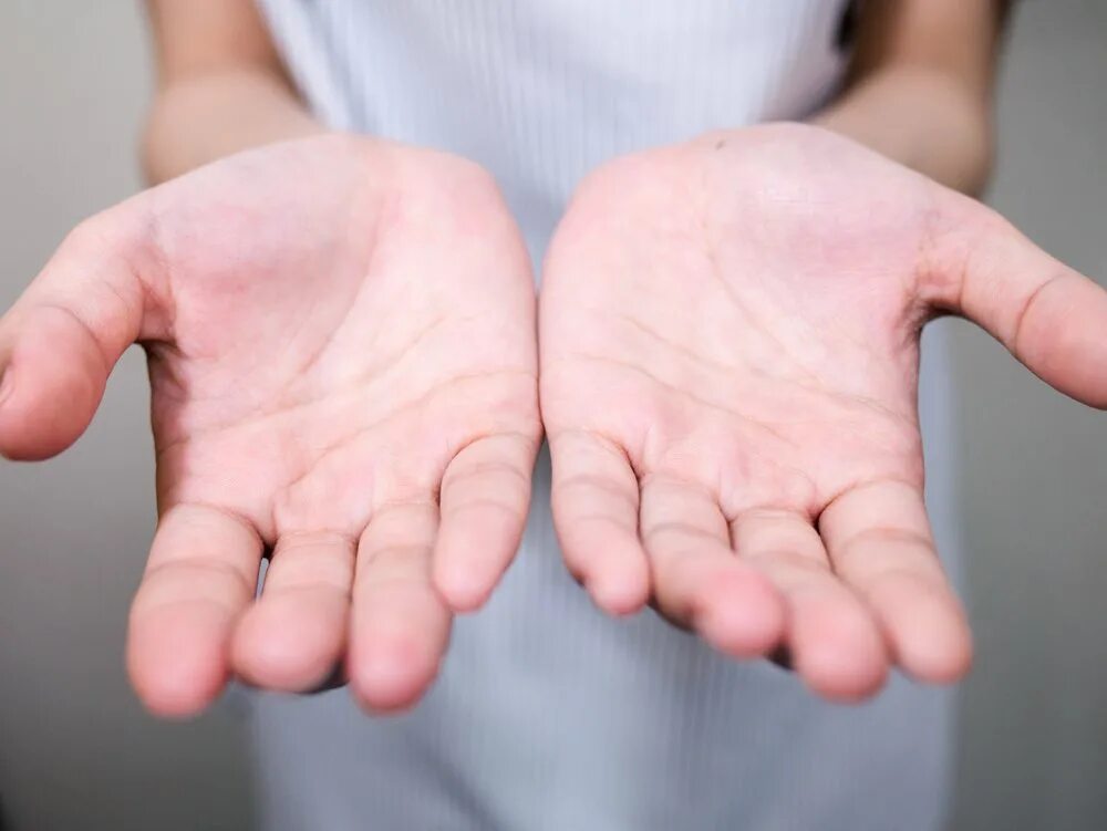 2 hands be