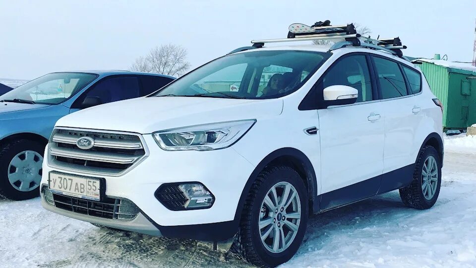 Купил кугу екатеринбург. Куга 2. Ford Kuga 2. Рейлинги Форд Куга. Синяя Форд Куга с рейлингами.