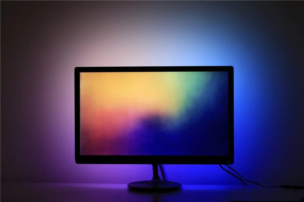 Подсветка на экране компьютера. Монитор для компьютера с подсветкой. Nzxt hue 2. Игровое место с подсветкой. Компьютер с rgb подсветкой.
