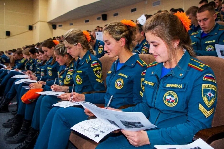Учиться в мчс после 11 класса. Академия мчс железногорск. волонтеры победы 2025. железногорск мчс академия эмблема.