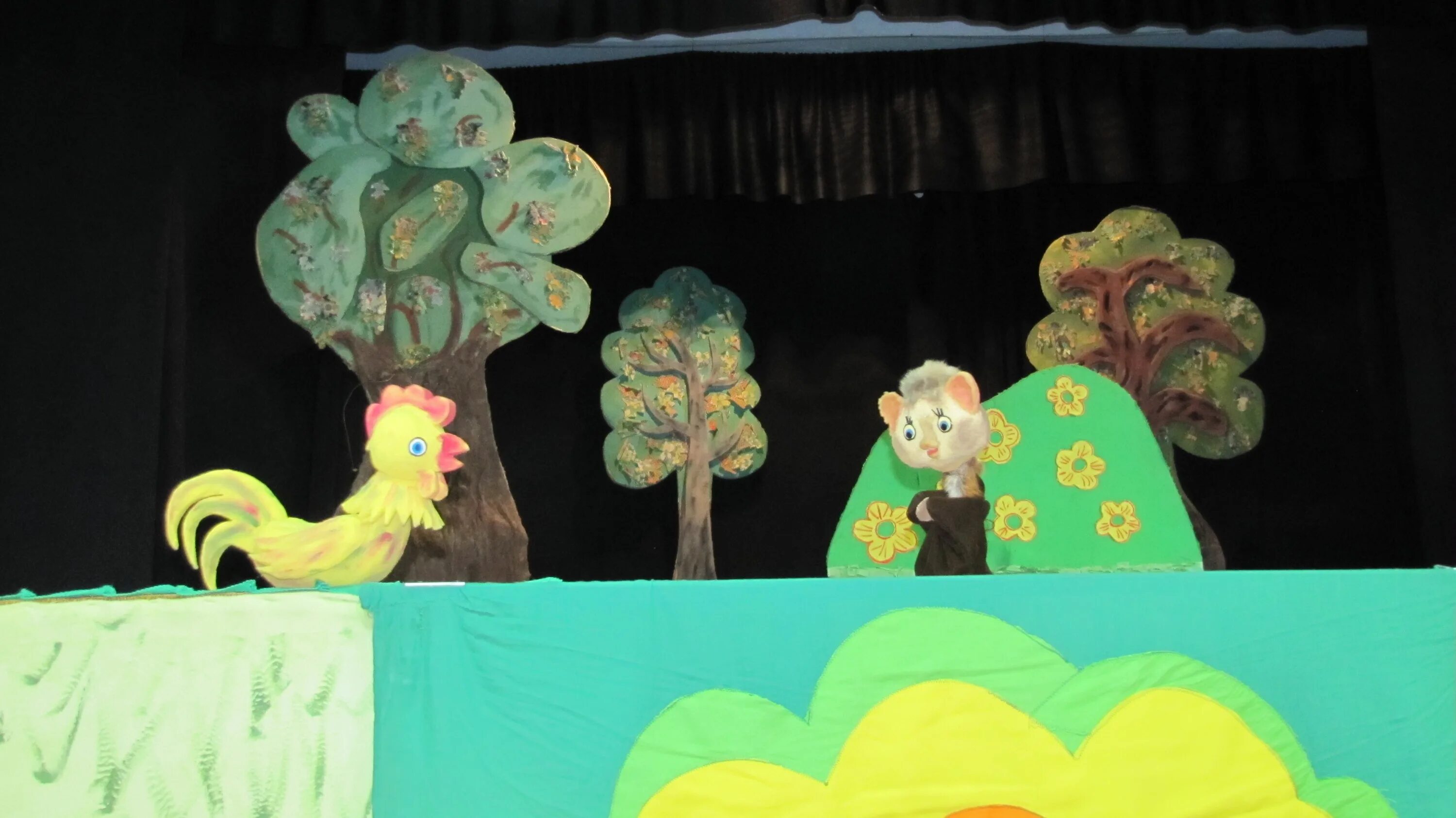 Кукольный театр южно. Новый театр кукол краснодар зал. Кукольный театр южно-сахалинск. Барнаульский театр кукол. Сценография летучий корабль.