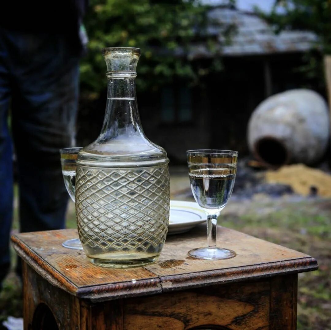 Чача ля ля. Чача грузинская. чача самогон. чача тархун. водка грузинская виноградная.