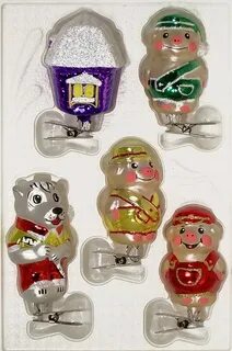 Три елочные игрушки