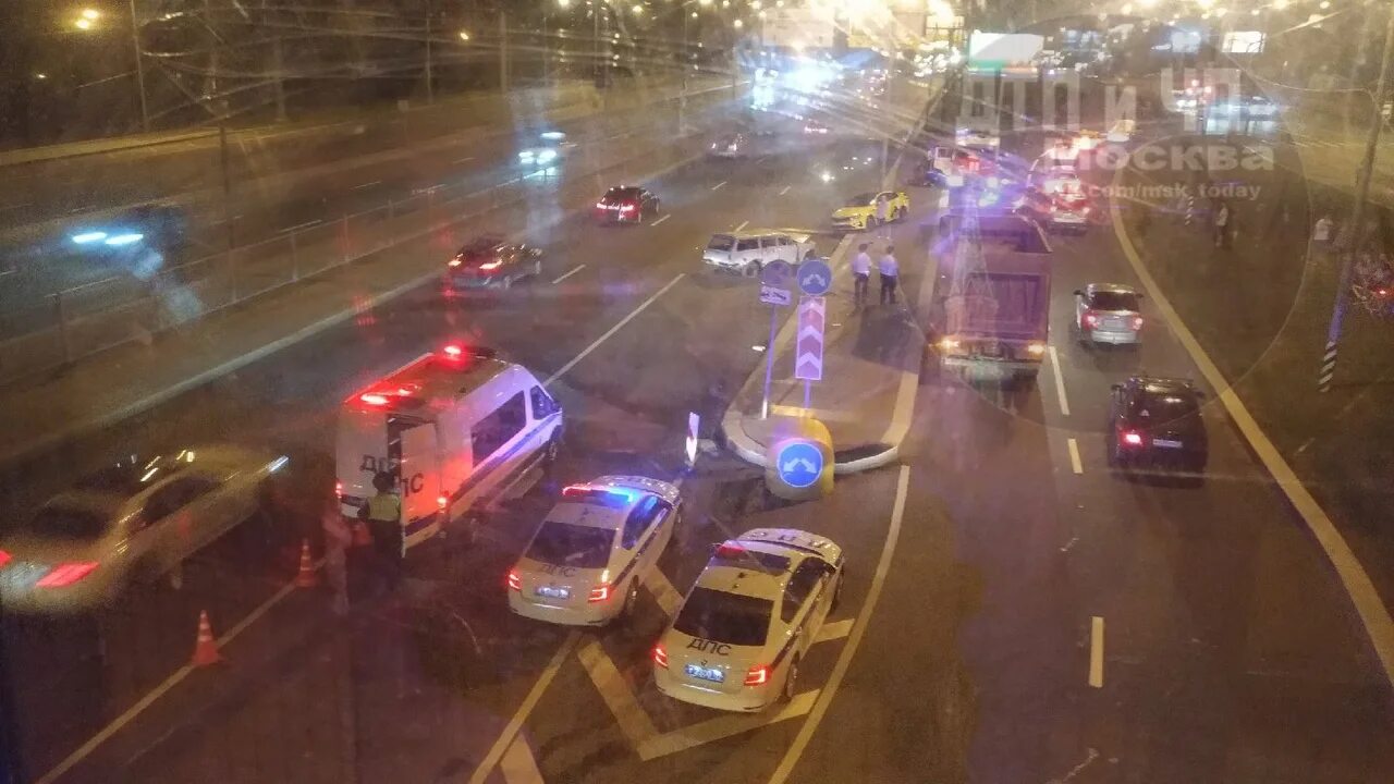Авария на Рублевском шоссе 08 02 2022. ДТП В Москве на Рублевском шоссе. Происшествие Рублевское шоссе.
