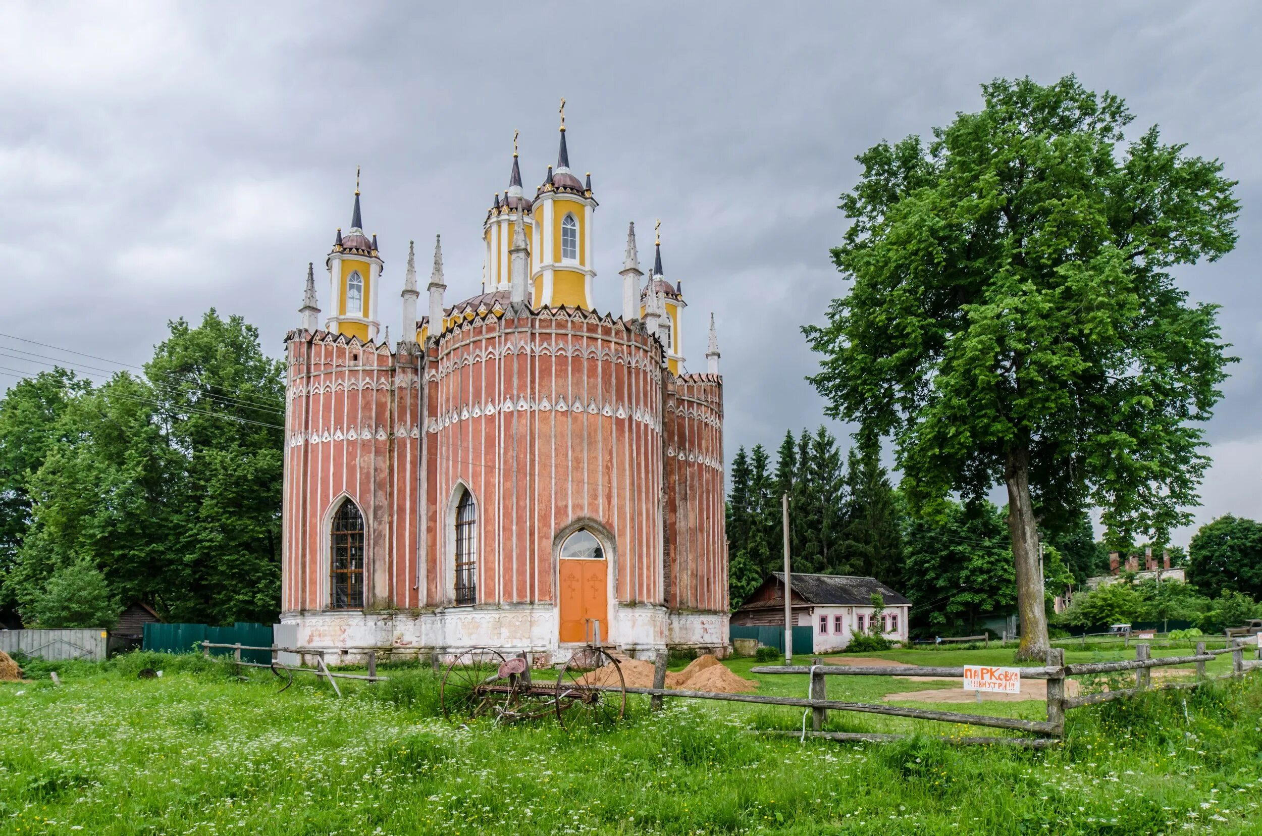 Храм село красное Старицкий район. Храм Преображения Господня село красное Старицкий район. Село красное Старицкий район Церковь. Село красное Тверская область храм Преображения Господня.