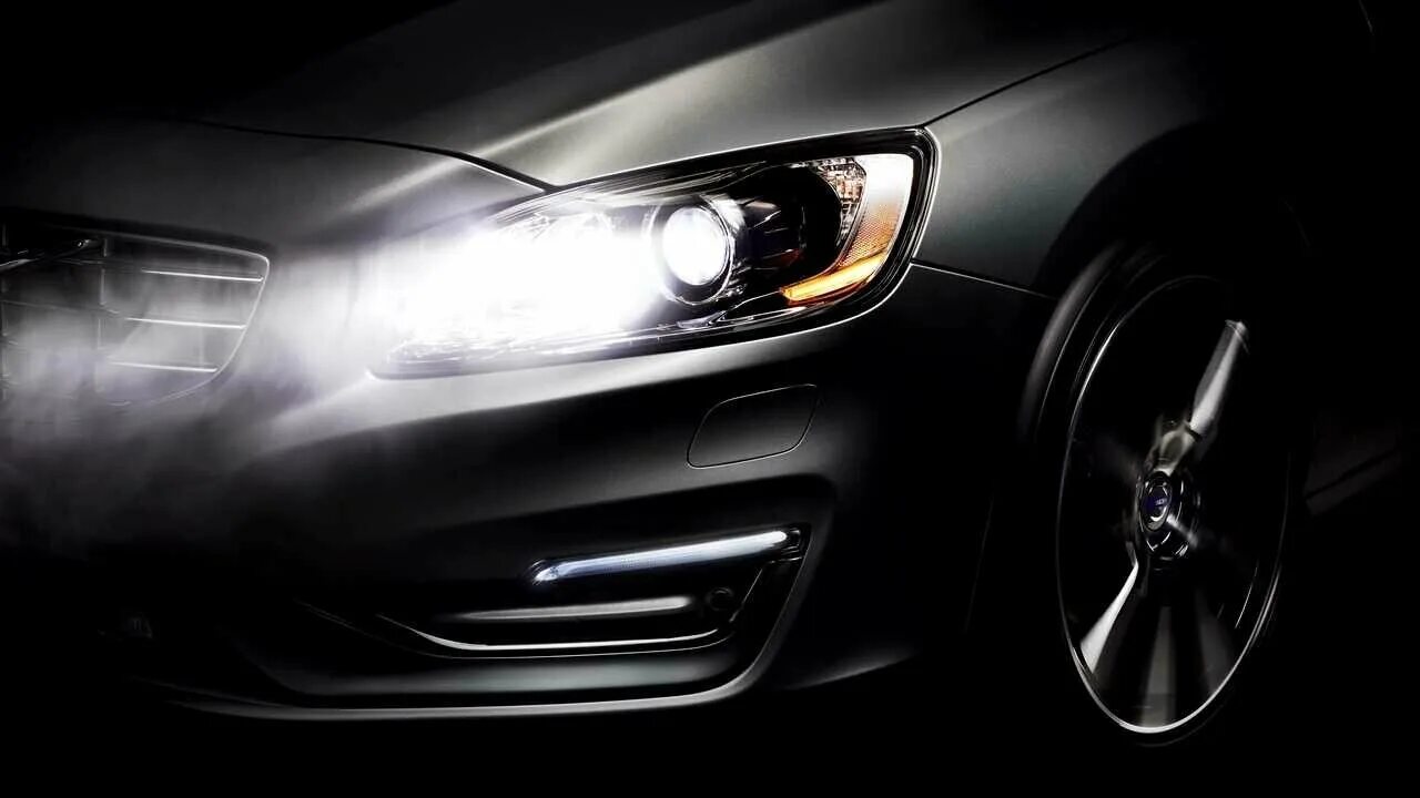 Far light. Volvo s60 DRL 2015. Volvo s60 адаптивный ксенон. Вольво xc60 свет фар. Автосвет Volvo xc60.