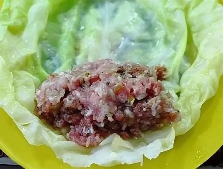 Голубцы со сливками. Голубцы в сметанном соусе. Голубцы на сковороде. Голубцы с соусом сметанным. Голубцы фото в сливочном соусе.