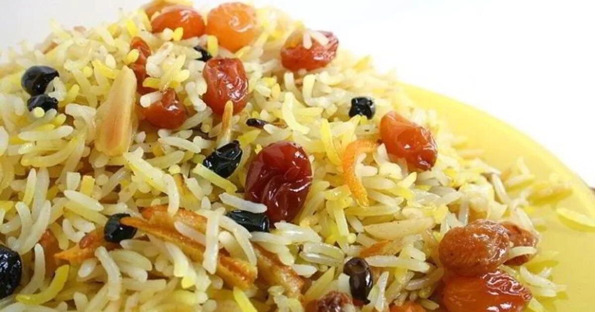 Рис с курицей и сухофруктами. Бухарский плов с сухофруктами. сладкий плов с изюмом. армянский плов с курагой и изюмом. сладкий плов с басмати.