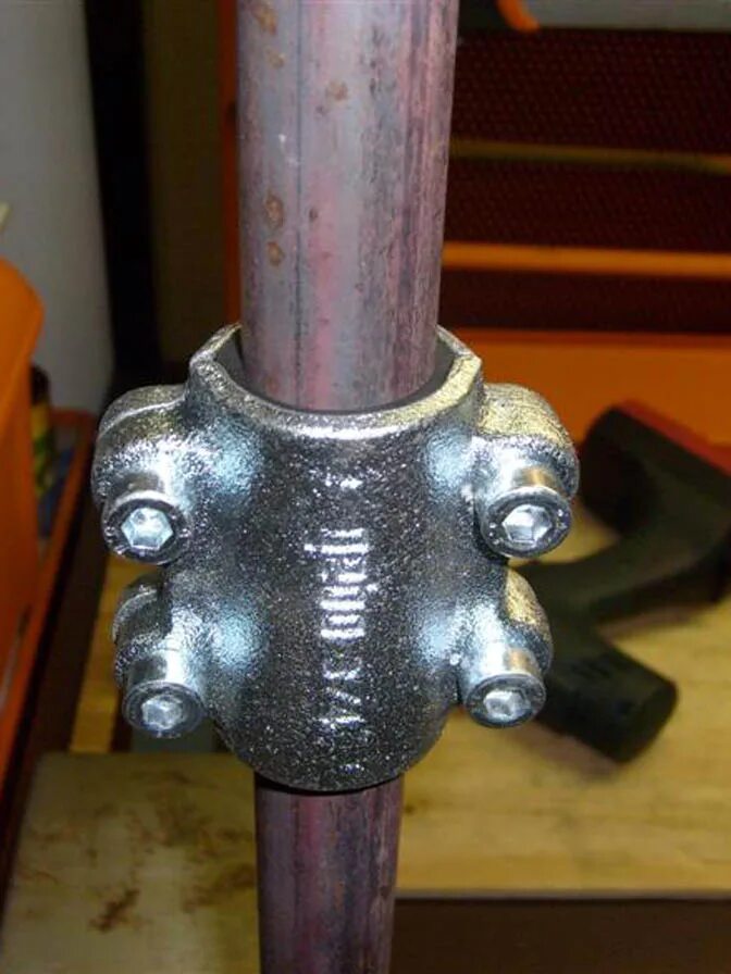  применение технологии врезки под давлением. сварка пнд листов экструдером. ремонт трубы под давлением. сварные стыки на теплосети. газопровод низкого давления подземный пэ100.