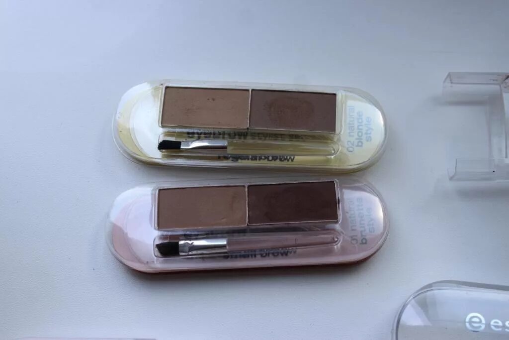 Essence brow lifting gel set. Essence brow lifting gel set
