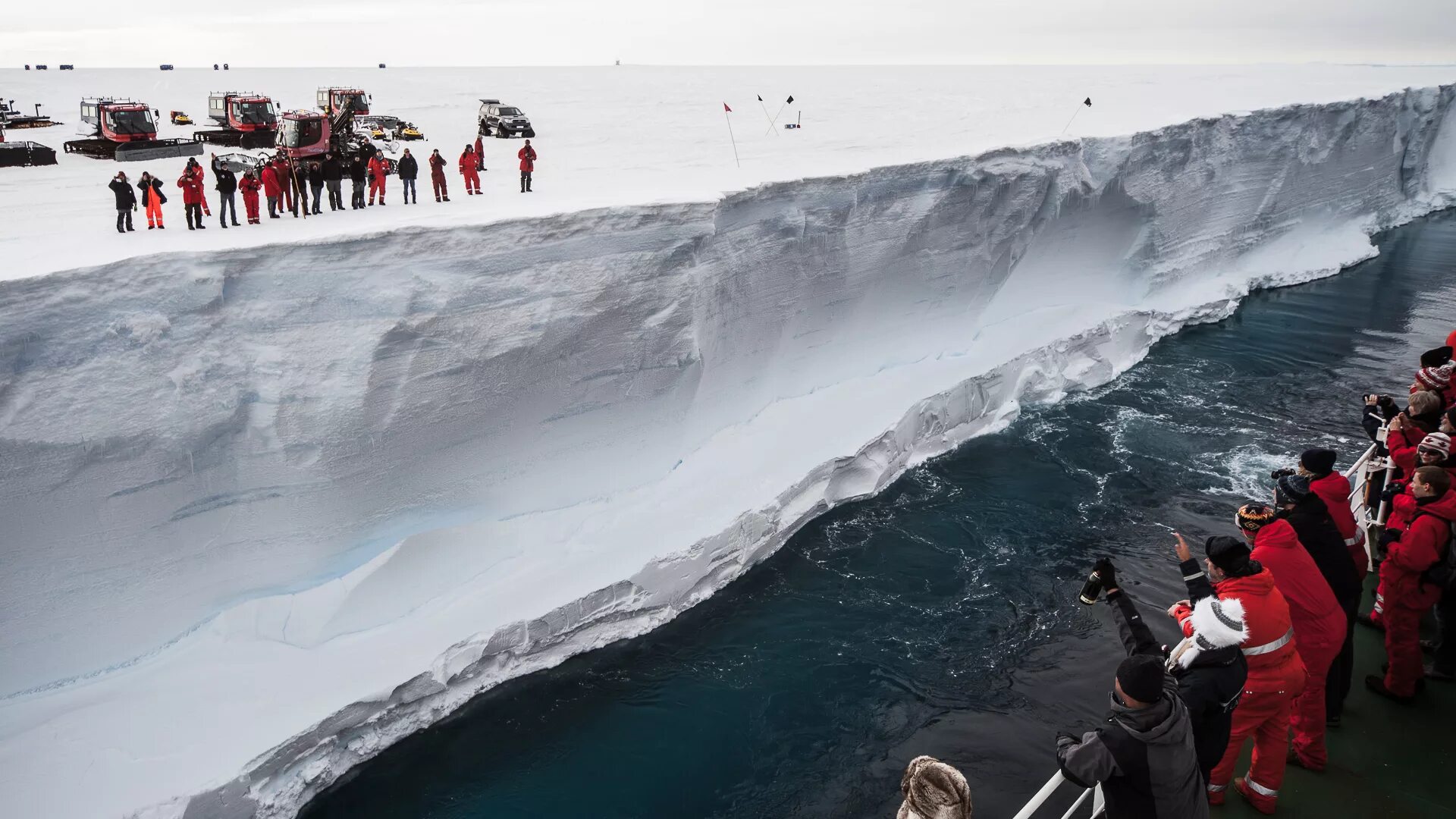 Антарктида материк пингвины. События антарктиды. Остров шарко антарктида. Население антарктиды 2022. События антарктиды.