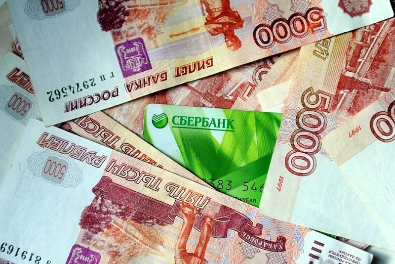 деньгу на кортесбирбанк. сбербанк деньги банкомате. сбербанк на телефоне деньги. деньги на карте. карта сбербанка.