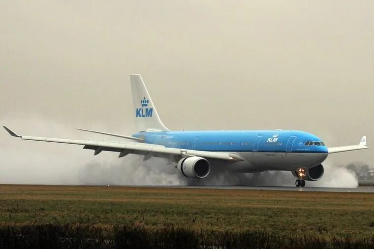 330 тема. Airbus a330 самолет. аэробус а330-200. самолет аэробус 330. а330-200.