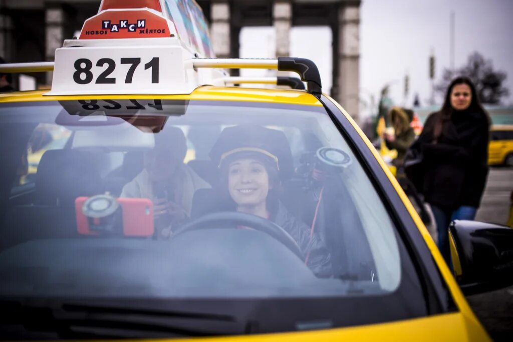 Такси настоящие. Клан таксистов. Таксисты азиаты в Москве. Такси Дамаск. Местный таксист