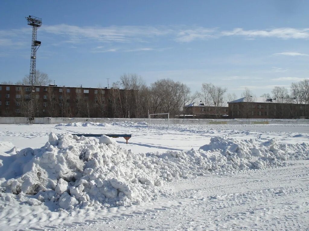 Стадион прогресс поле бийск. Стадион прогресс черняховск. Стадион прогресс электроизолятор. Ледовый дворец бийск. Стадион прогресс бийск.