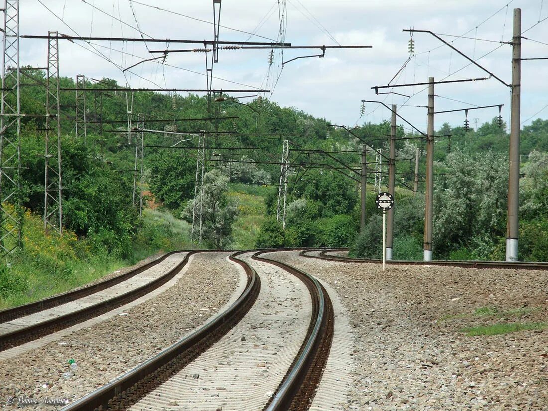 Жд дорога. Железная дорога rail track 4110. Рельсы горизонтальные. Кривой участок пути жд. Безбалластный железнодорожный путь в японии.
