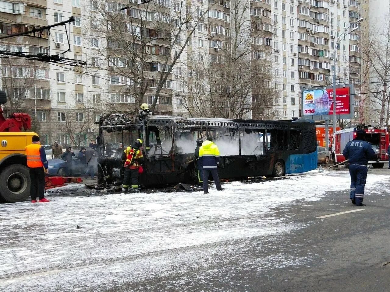 Каким цветом горел маршрут номер 19. Электробус загорелся в Москве. Автобус т72 Москва. Сгорел автобус вчера в Москве.