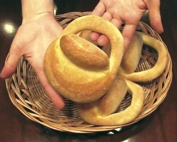 Выражение дошла до ручки. Калач с ручкой. дойти до ручки. древнерусский калач с ручкой. хлебобулочные изделия с ручкой.