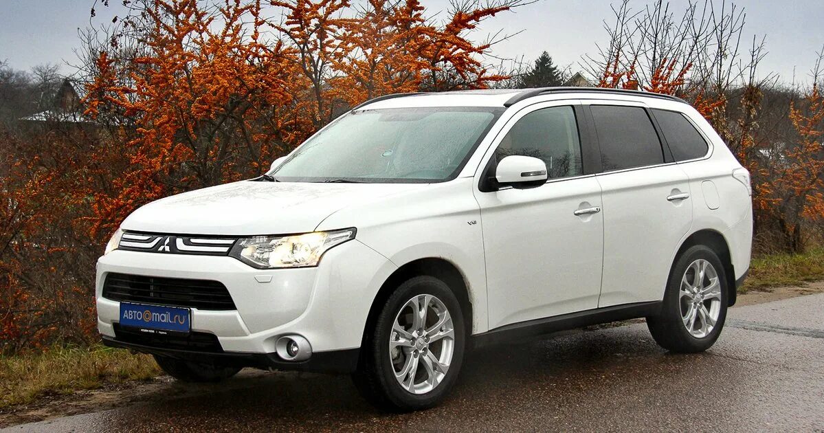 Mitsubishi outlander трехлитровый. Форд Аутлендер белый. Mitsubishi Outlander 3 White. Mitsubishi Outlander 3 белый жемчуг. Мицубиси Аутлендер белый jpeg.