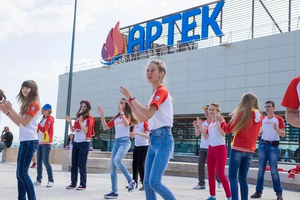 Артек детский лагерь. Инжавино лагерь артек. Артек крым. Артек дети телефон. Кинофестиваль в артеке.